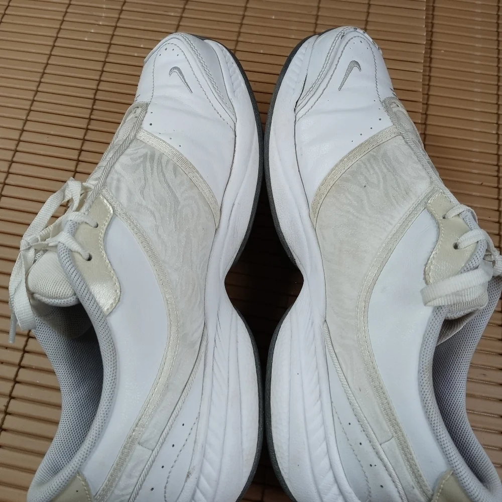 Nike Air Miller Retro Womens Size 8 White Leather Comfort Walking Sneakers. A3pm